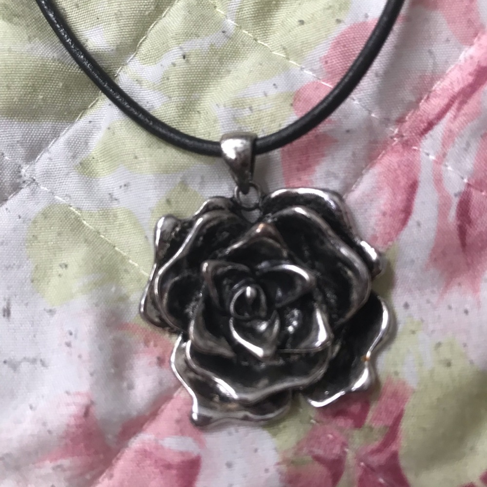Silver rose pendant